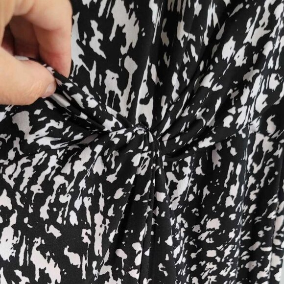 Tanjay cap sleeve black and white mottled pattern dress. EUC - Picture 7 of 8